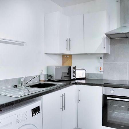 Modern 2 Bedroom Flat - 15 Minutes To Liverpool Birkenhead Eksteriør bilde
