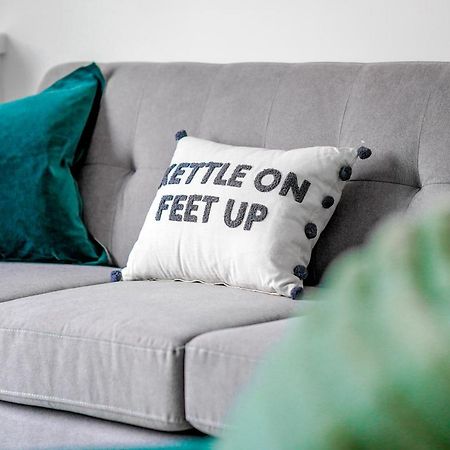 Modern 2 Bedroom Flat - 15 Minutes To Liverpool Birkenhead Eksteriør bilde