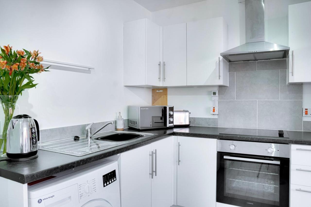 Modern 2 Bedroom Flat - 15 Minutes To Liverpool Birkenhead Eksteriør bilde