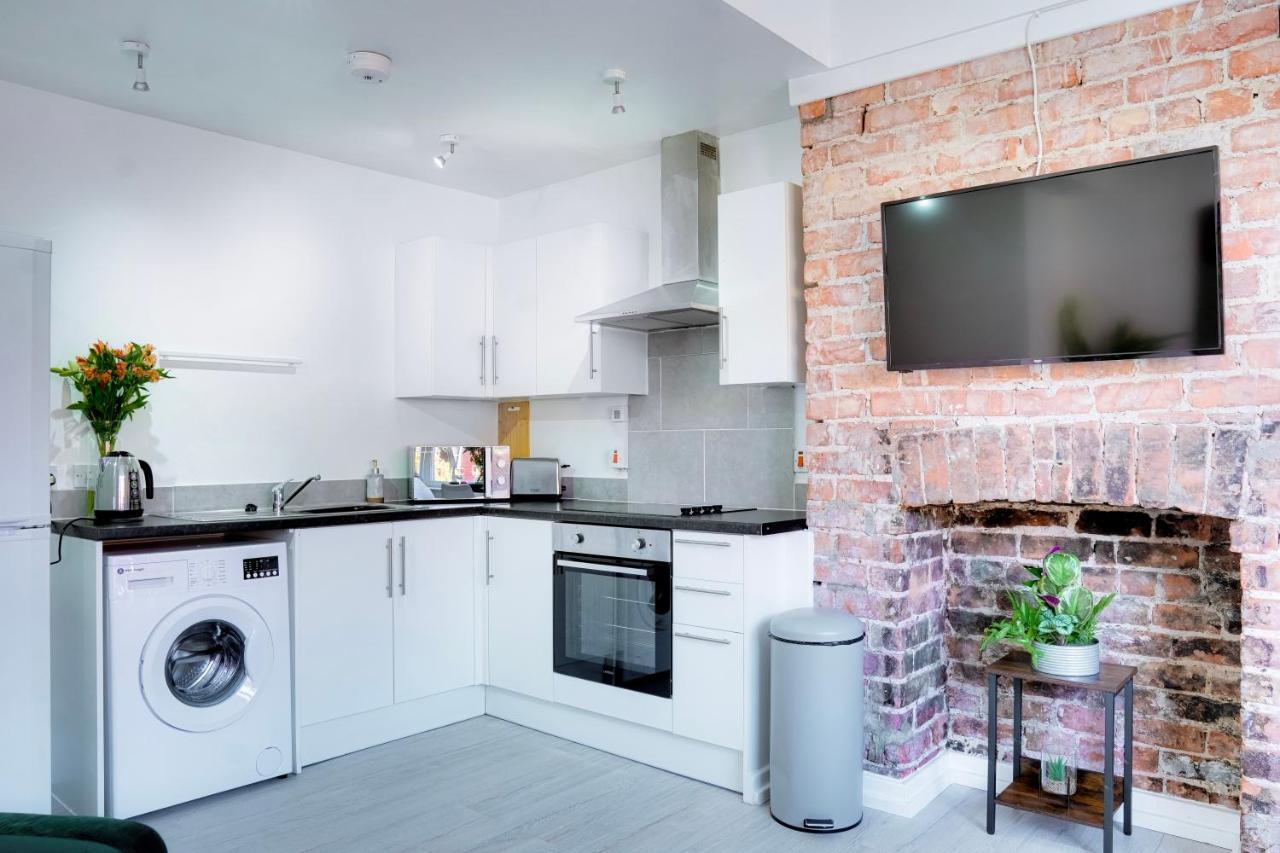 Modern 2 Bedroom Flat - 15 Minutes To Liverpool Birkenhead Eksteriør bilde