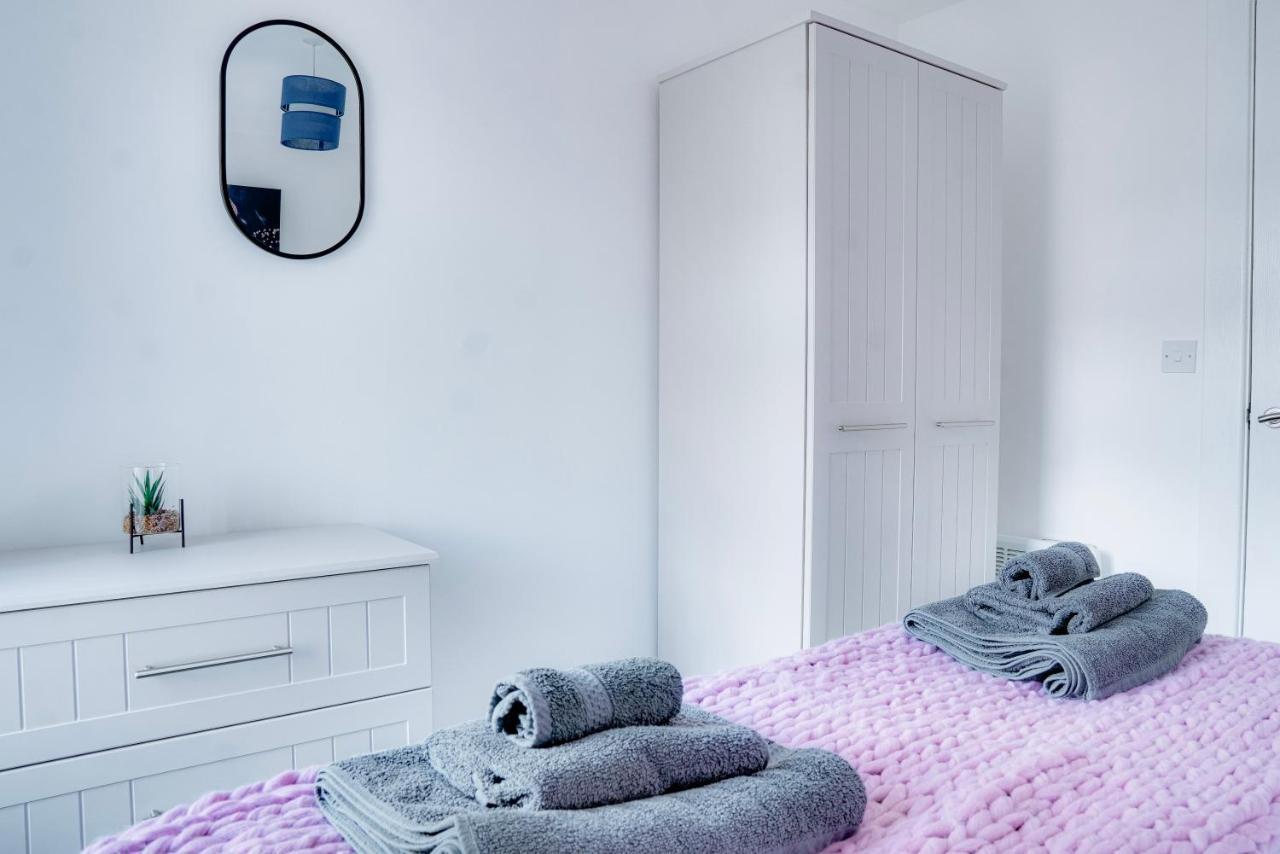 Modern 2 Bedroom Flat - 15 Minutes To Liverpool Birkenhead Eksteriør bilde