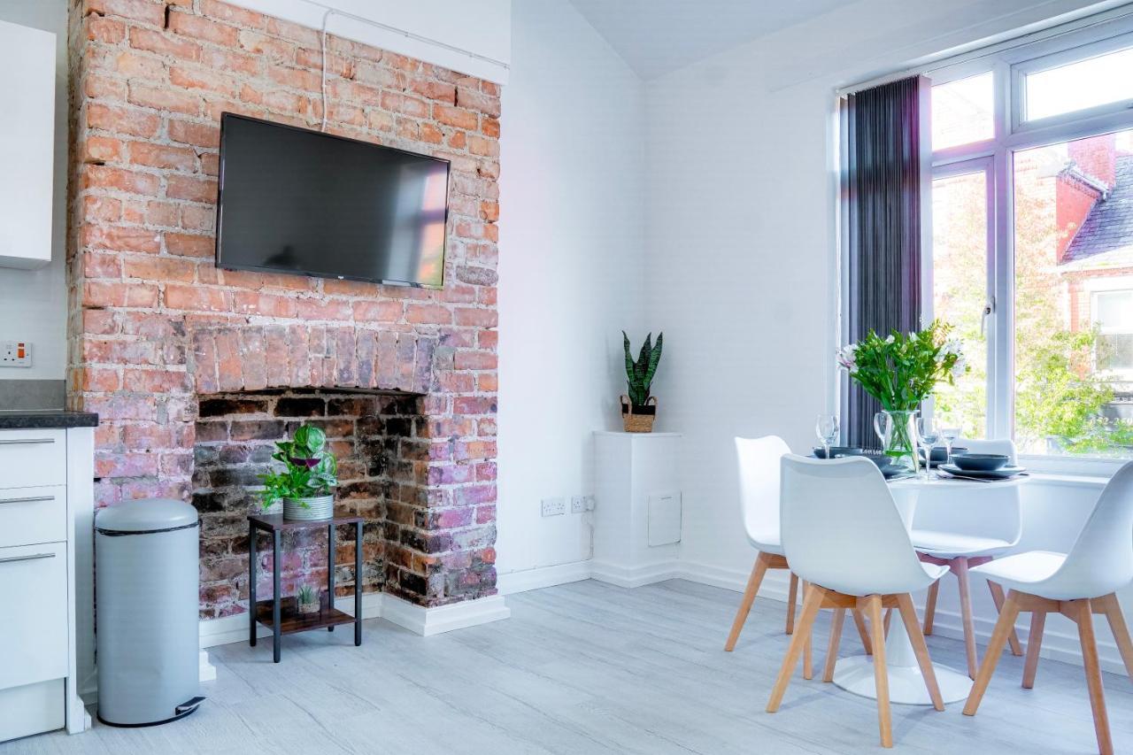 Modern 2 Bedroom Flat - 15 Minutes To Liverpool Birkenhead Eksteriør bilde